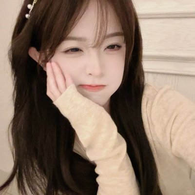 《某顶流深夜密会神秘女子，恋情疑曝光》配图