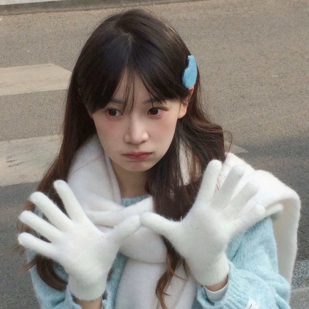 《当红小花片场摔剧本，导演当场黑脸》配图