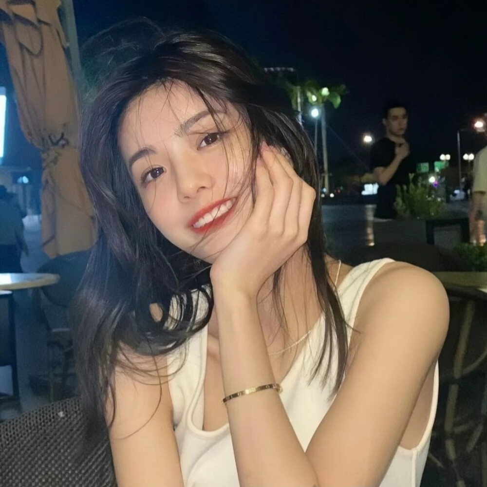 《选秀节目被曝内定出道位，选手深夜被叫去开会》配图