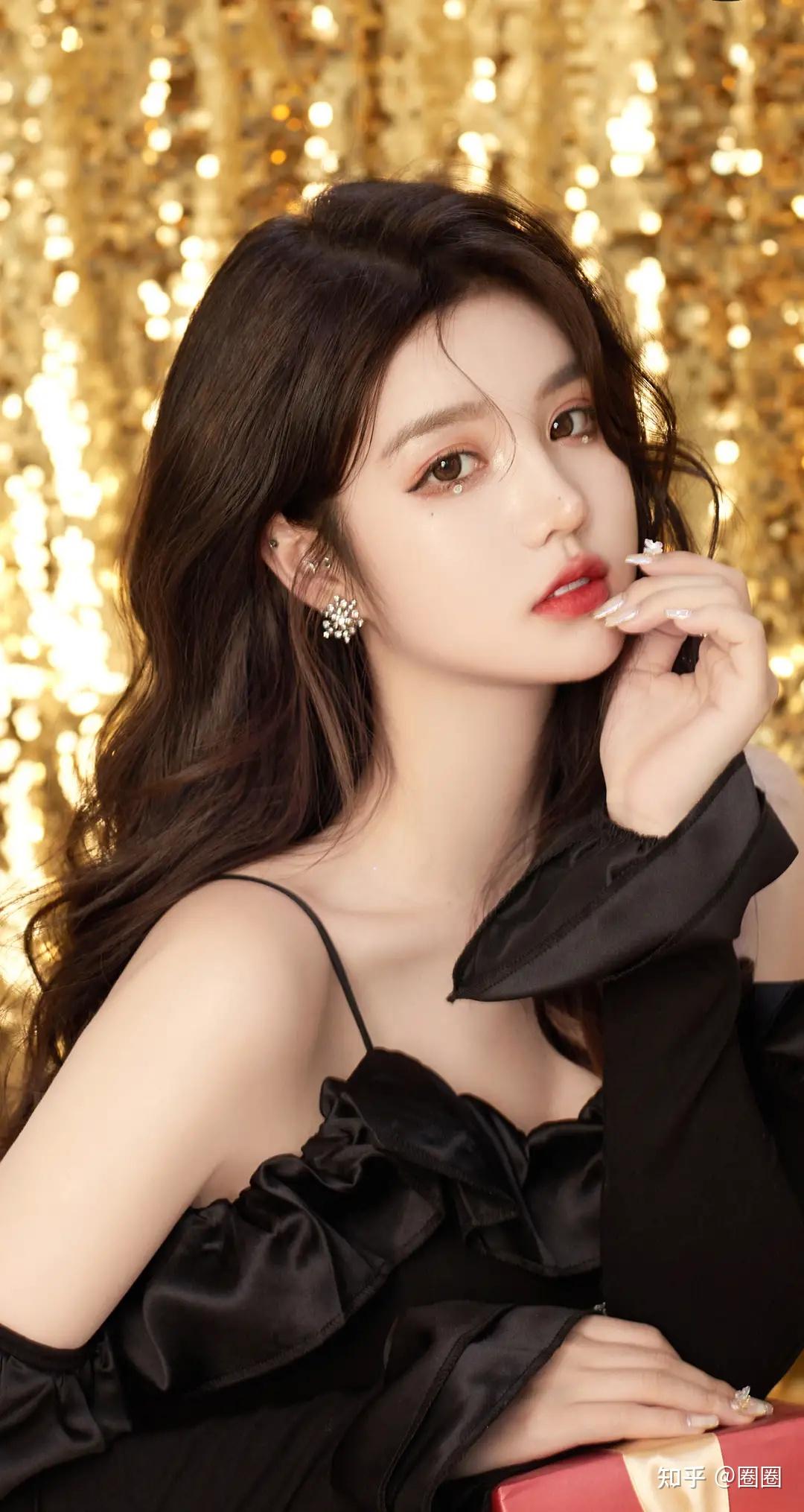 《网红夫妻互撕升级，女方晒聊天记录控诉家暴》配图